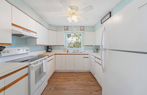 Anna Maria House | BEST LOCATION! NORTH END OF ANNA MARIA, FL STEPS TO BEACH & DINING - UPPER UNIT