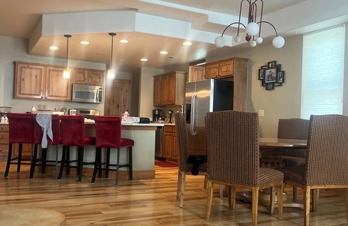 North Park City Condo | BEST Location Park City: 1 Block SKI, Walk Old Town, Sundance, Garage parking