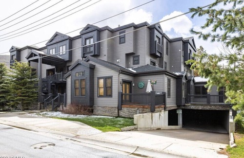 North Park City Condo | BEST Location Park City: 1 Block SKI, Walk Old Town, Sundance, Garage parking