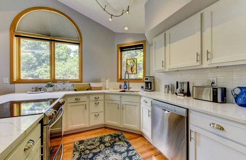 Central Boulder House | Best location- Pearl St (downtown), Views/Deck/Garage/Central AC/Gas Fireplace
