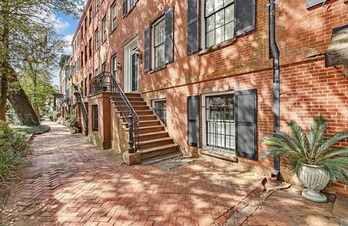 Historic Downtown Savannah Condo | Best Location Period! Luxury On Renowned Jones St In Heart Of Historic District!