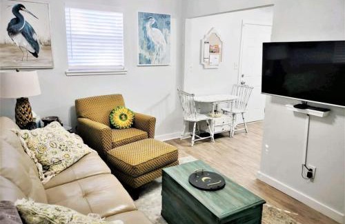 Old Town House | Best Location Quiet Cottage Pets Kitchen