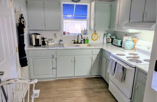 Old Town House | BEST location Quiet Cottage Pets Kitchen