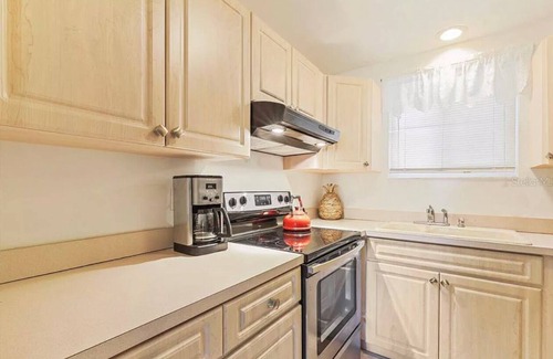 Saint Armands Key Condo | Best Location! Right next to St Armands Circle and Lido Key!