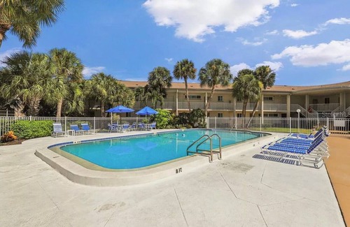 Saint Armands Key Condo | Best Location! Right next to St Armands Circle and Lido Key!