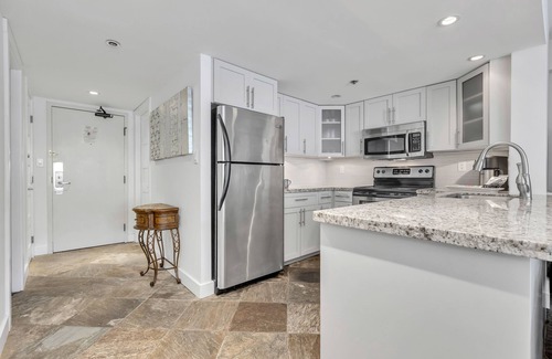 Whistler Village Condo | BEST Location! Stunning Mountain Views, Ski-in/Ski-out, Base of both lifts!⛷🚠
