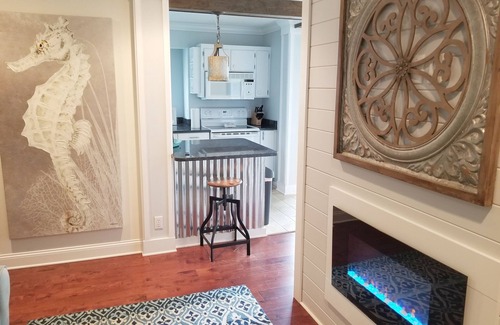 Saint Simons Heights Condo | Best Location Peaceful Luxurious 1 bdrm/1 Bath Gated Condo, Pool, Fitness, Wifi