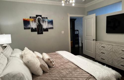 French Quarter Apartment | Best Location, Walk Anywhere
