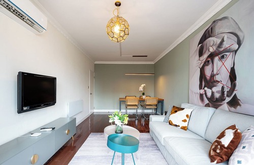 Downtown Shanghai Apartment | Best Location⭐ Xintiandi Suite, City View, Metro 3 mins, wall heating!