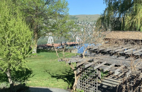 Vernon House | Best lot on the lake