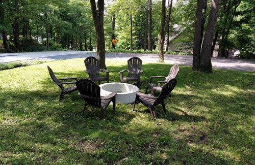 Hidden Valley House | Best Luxury home. Mini Ski Lodge. Ski in/Ski out. Golfers mega mancave.