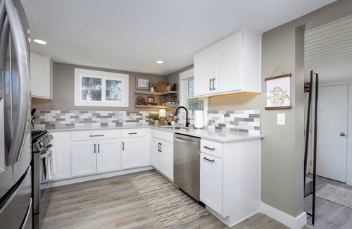 Lynn Center House | Best Mississippi River Views! Fully updated riverfront home. Sleeps 6.