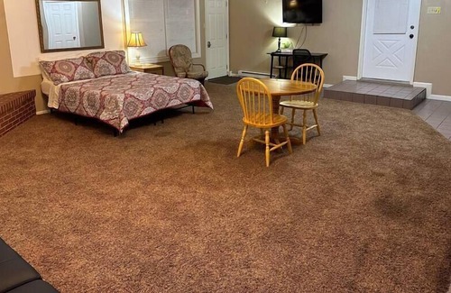 Nauvoo Apartment | BEST Nauvoo Studio Apartment
