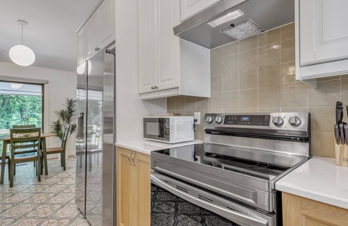 Cary House | Best of Both Worlds! Nature Lovers' Paradise in the Middle of the City!