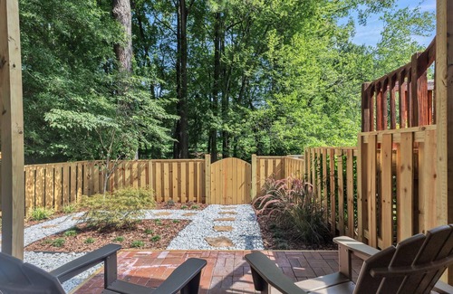 Cary House | Best of Both Worlds! Nature Lovers' Paradise in the Middle of the City!