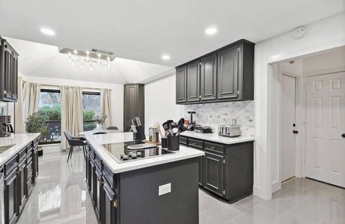 Northeast Carrollton House | Best of Carrollton - Luxury, Pool, Hot tub, Games