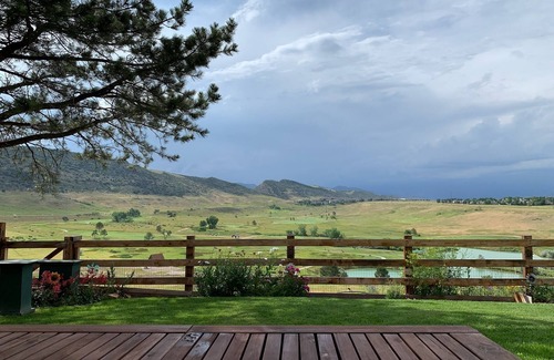Ken Caryl Ranch North Plains House | Best of CO outdoor adventures! Private room for travel nurses/remote workers