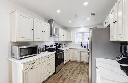 DeSoto House | Best of Desoto 4BR,3BA with Pool, HotTub, Cinema