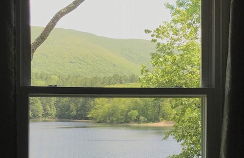 North Adams House | Best of the Berkshires with Mt. Views, Museums, Paddling, Hiking & On the Water!