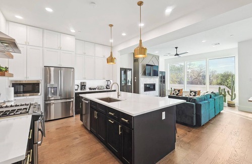 Cedars House | Best of The Cedars - Dallas Views, Rooftop Luxury