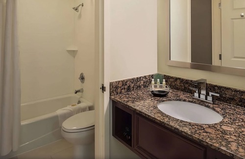 O'Hare House | Best Pick! Spacious and Pet-friendly Unit, Free Airport Shuttle Service!