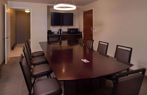 O'Hare House | Best Pick! Spacious and Pet-friendly Unit, Free Airport Shuttle Service!