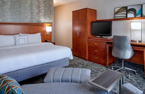 Eden Prairie Hotel | Best Pick! With Indoor Pool, Pets are Welcome with Fee, Courtyard View!