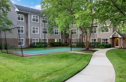 Mount Tabor Apartment | Best Place to Unwind! Pet-friendly 2BR Suites with Full Kitchen, Free Breakfast!