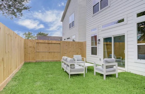 OST - South Union House | Best Place for MDCenter & NRG Stadium-Foam Mattresses and Sofa Bed