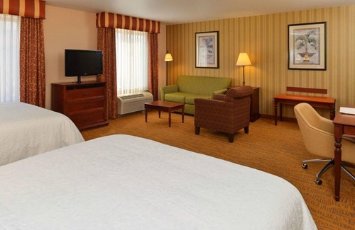 Westside Hotel | Best Place to Unwind! 2 Spacious Units, Free Breakfast, Pool, Pets Allowed!
