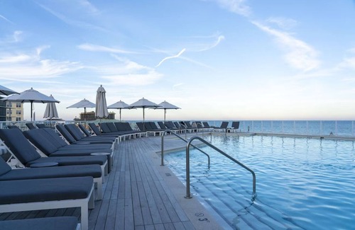 Fort Monmouth House | Best Place to Unwind, Romantic Beachfront Getaway! Pets Are Welcome, Pool!