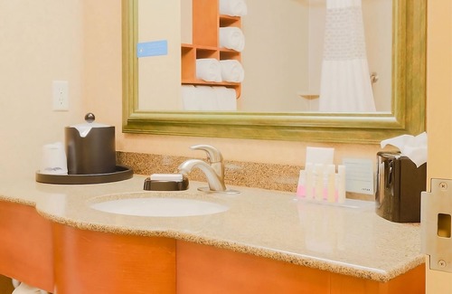 Tomball Hotel | Best Place to Unwind! 3 Comfortable Units, Onsite Pool, Free Breakfast!