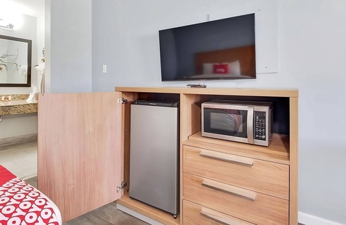 Ingleside House | Best Place to Unwind! Free Breakfast, Swimming Pool, Free Parking!