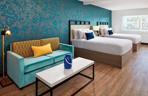 Beach Barber Tract Hotel | Best Place to Unwind! Family Room Near La Jolla's Top Attractions