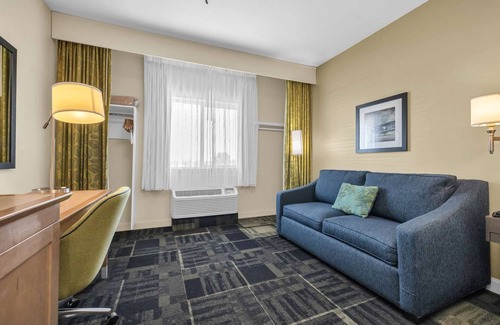 Vacaville Hotel | Best Place to Unwind! Outdoor Pool, Pets Allowed, Near Southwood Park!