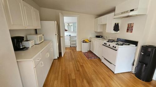West Hollywood House | Best Prime Location 1 BD 1 Bath House