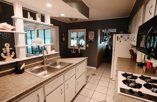 Newville House | BEST PROPERTY ON THE LAKE! BOOK 3 NIGHTS AND GET A 4TH FREE!