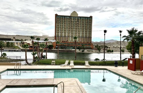 Mohave County Condo | Best Riverfront Condo w/ boat launch, pool, & spa!