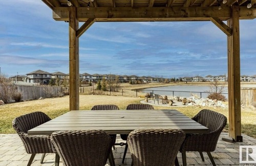 Southeast Edmonton House | BEST ROOM WITH LAKEVIEW