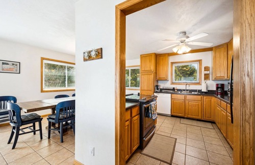 Baileys Harbor House | Best Sand Beach on Lake Mich for 14! - Aug 22-29 and Aug 29- Sept 5 - Still Open