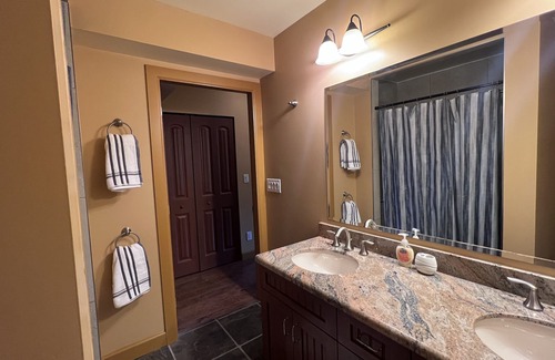 Sicamous House | Best Shuswap Lake and Mountain view in all of Sicamous!
