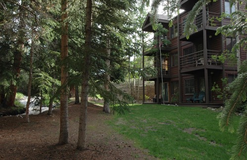 Four O'Clock Condo | Best Ski Slope View, Ski-in Condo. Easy to walk!
