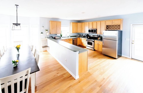 Ridge St. House | Best Sleeping & Gathering Home by Downtown and UVA