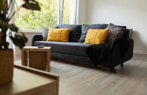 Huenfeld Apartment | BEST STAY CityAppartment Hünfeld- SmartTV FreeWlan Balkon, in wenigen Minuten am Bahnhof, Innenstadt und doch ruhig gelegen - ideal für Paare oder Geschäftsreisen