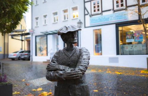 Huenfeld Apartment | BEST STAY CityAppartment Hünfeld- SmartTV FreeWlan Balkon, in wenigen Minuten am Bahnhof, Innenstadt und doch ruhig gelegen - ideal für Paare oder Geschäftsreisen