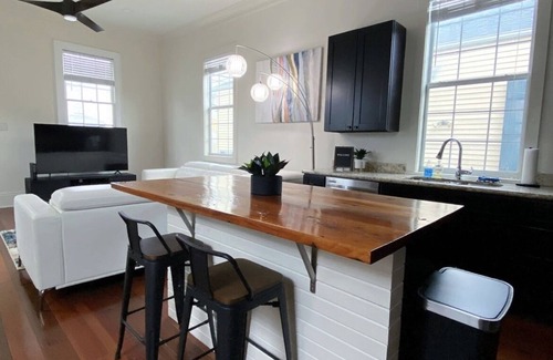 East Riverside House | Best Stop on Tchoup