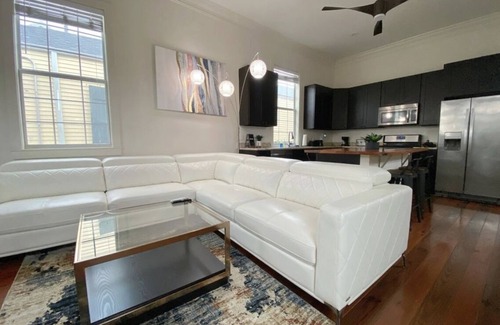 East Riverside House | Best Stop on Tchoup