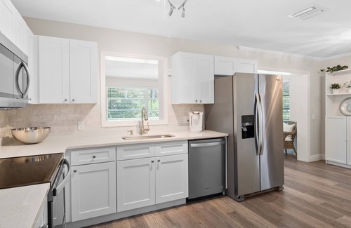 Central Naples House | Best Street! The BEACH is a 5 Min Drive plus Bikes, Firepit, & Fully Fenced Yard