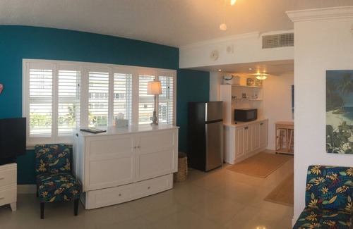 Galt Mile Apartment | Best Studio Location In The Building With Unobstructed Water View Balcony