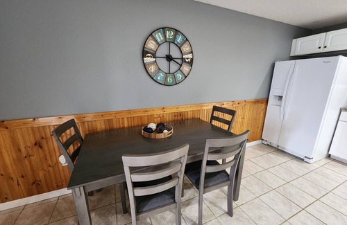 Goreville House | Best sunset views on the lake, renovated 3 bedrooms, 2 bath sleeps 8 people.